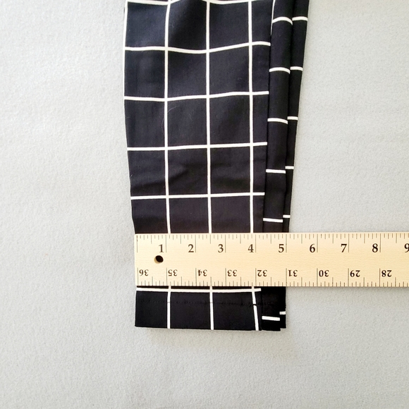 FOREVER 21 women's black squared pants. Skinny  SIZE S - Picture 8 of 13